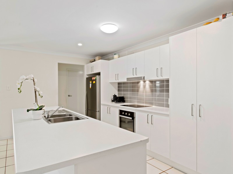 81 Bankswood Drive, Redland Bay QLD 4165