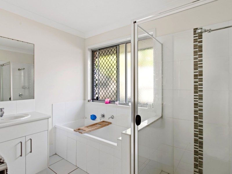 81 Bankswood Drive, Redland Bay QLD 4165