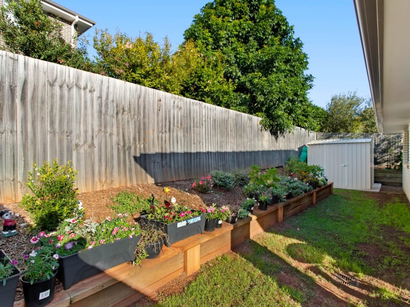 81 Bankswood Drive, Redland Bay QLD 4165