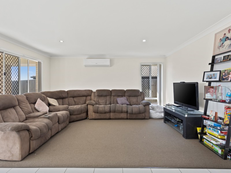 9 Nightshade Crescent, Pimpama QLD 4209