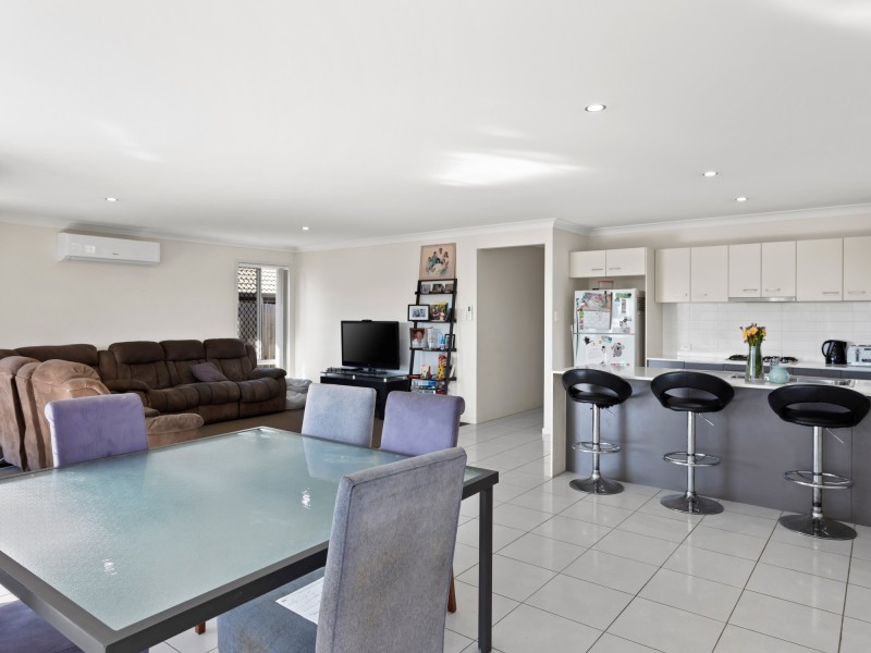 9 Nightshade Crescent, Pimpama QLD 4209