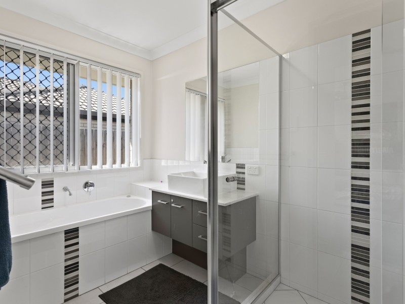 9 Nightshade Crescent, Pimpama QLD 4209