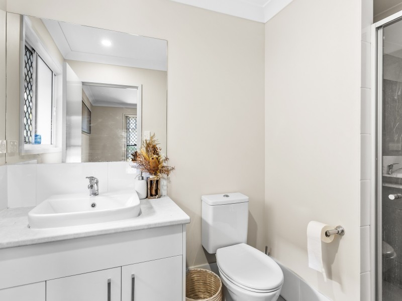 4 Garfield Terrace, Everton Hills QLD 4053