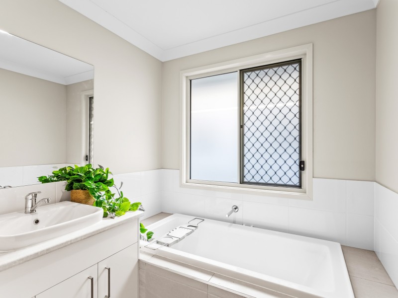 4 Garfield Terrace, Everton Hills QLD 4053