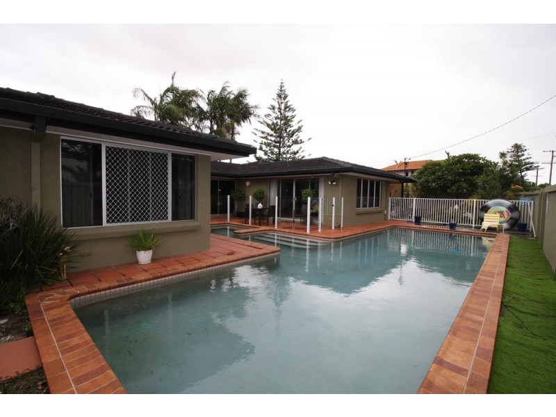 36 Saint Andrews Avenue, Surfers Paradise QLD 4217