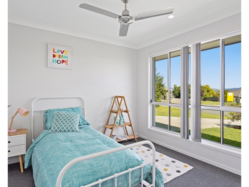 5 Joanne Court, Gleneagle QLD 4285