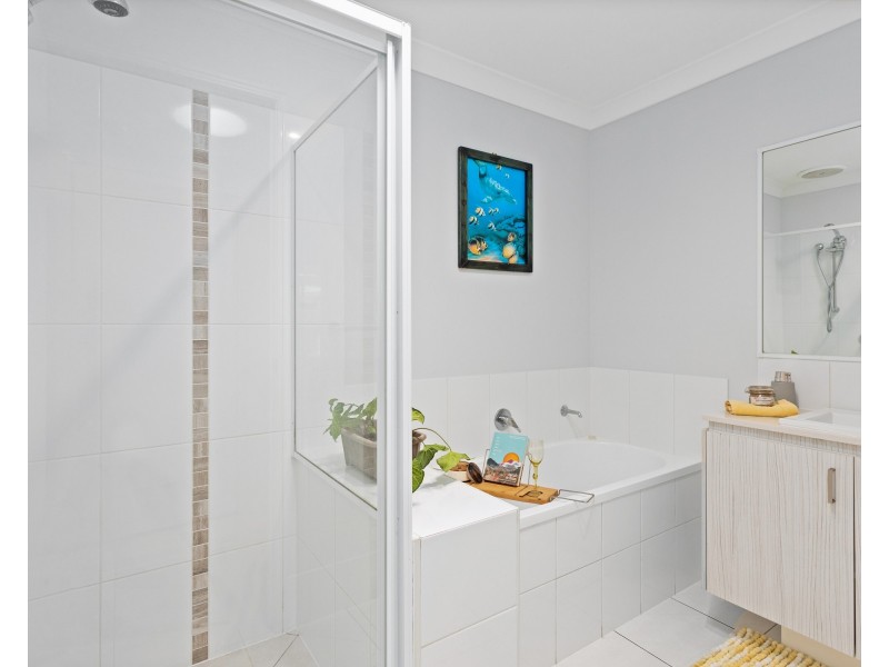 5 Joanne Court, Gleneagle QLD 4285