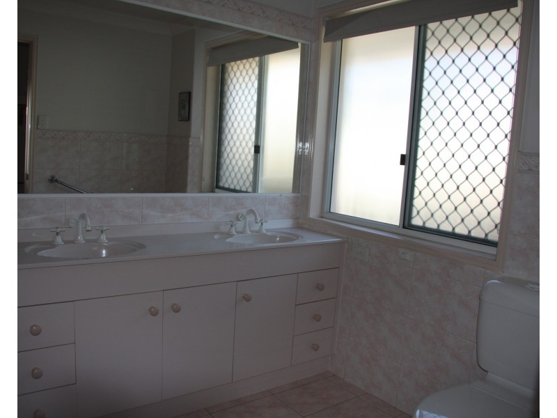2 Notre Dame Court, Varsity Lakes QLD 4227