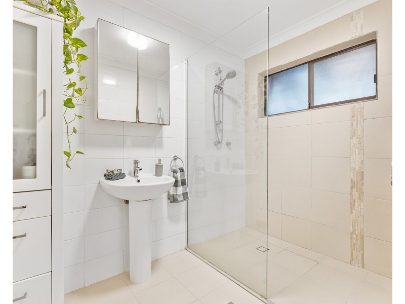 185 Simpsons Road, Elanora QLD 4221