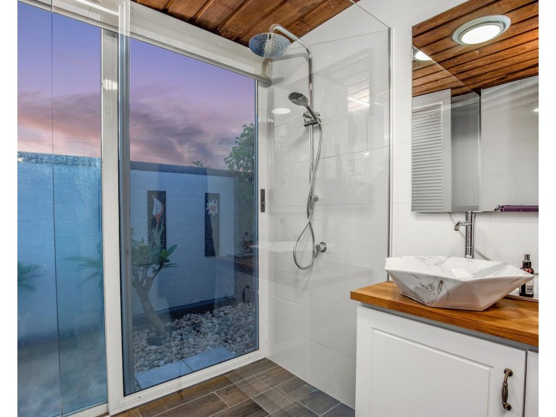 9 Lergessner Street, Biggera Waters QLD 4216