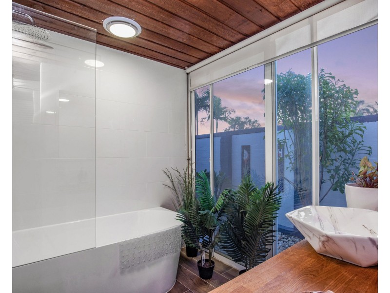 9 Lergessner Street, Biggera Waters QLD 4216