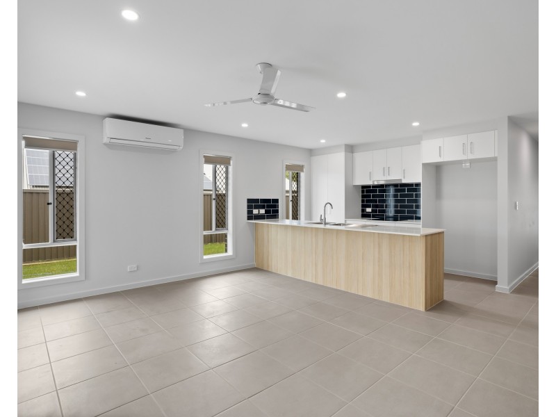 33 Barcoo Drive, Plainland QLD 4341