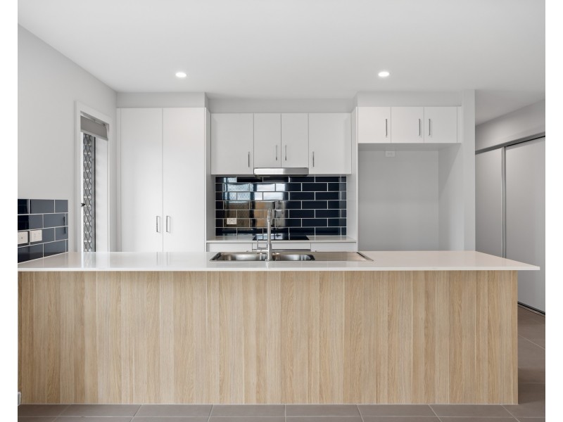 33 Barcoo Drive, Plainland QLD 4341