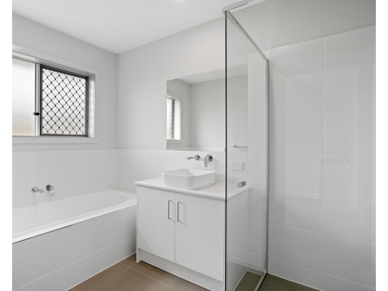 33 Barcoo Drive, Plainland QLD 4341