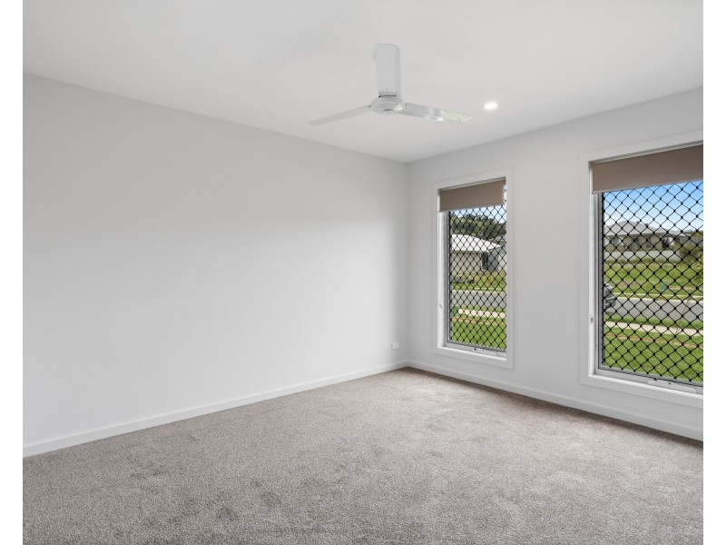 33 Barcoo Drive, Plainland QLD 4341
