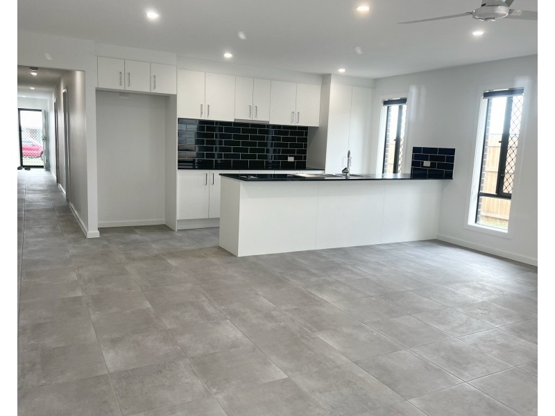 42 Barcoo Drive, Plainland QLD 4341