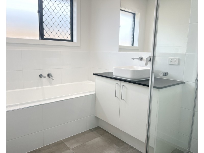 42 Barcoo Drive, Plainland QLD 4341