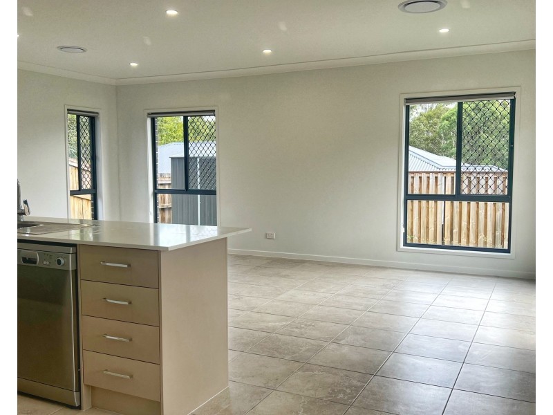 27 Oxford Street, Waterford QLD 4133