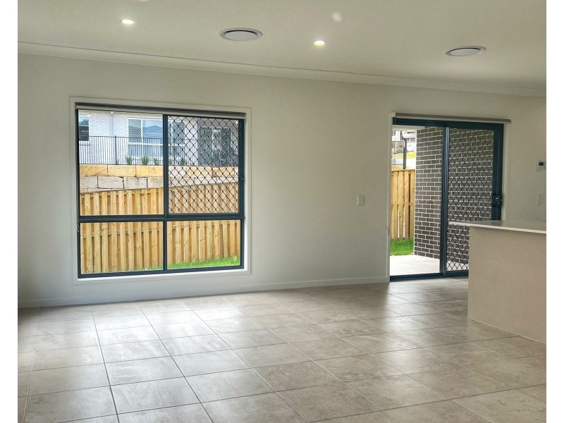 27 Oxford Street, Waterford QLD 4133