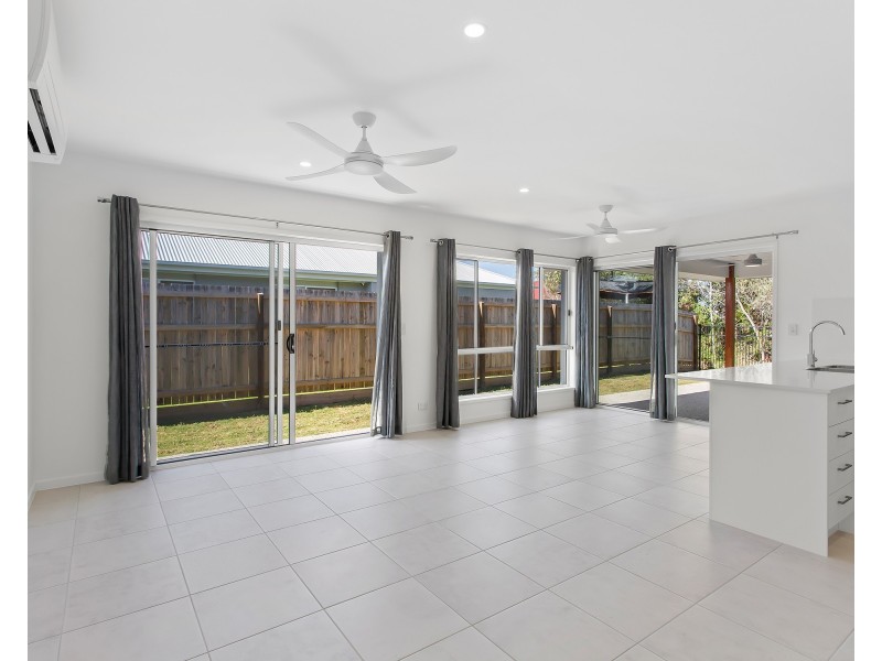 38 Ocean Place, Beachmere QLD 4510