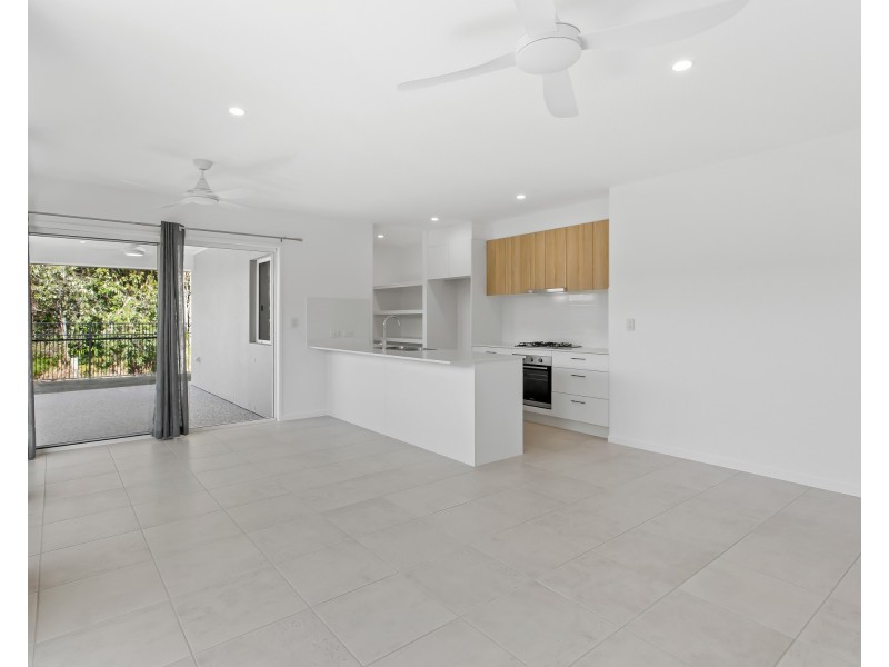 38 Ocean Place, Beachmere QLD 4510