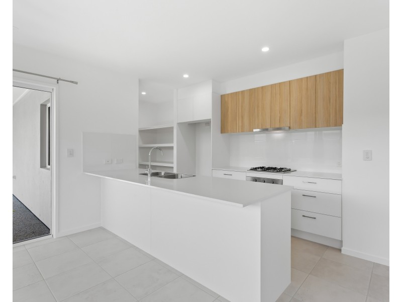 38 Ocean Place, Beachmere QLD 4510