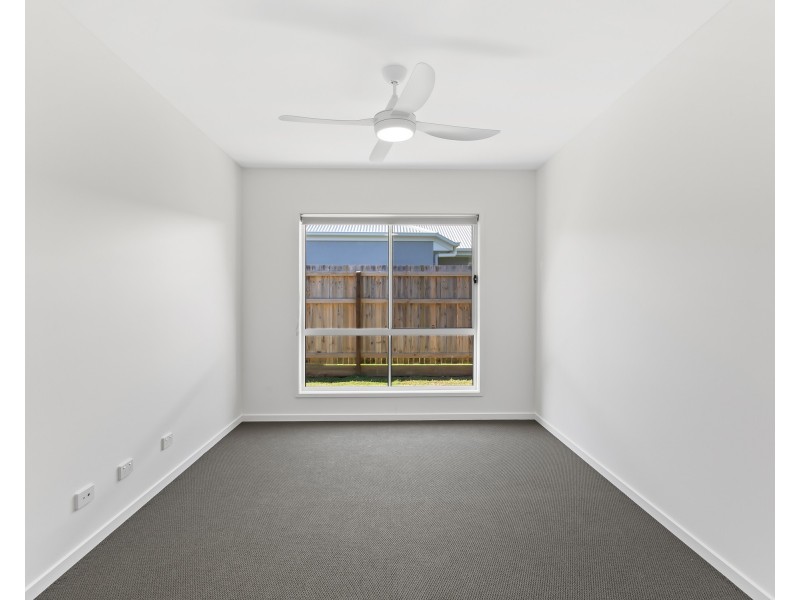 38 Ocean Place, Beachmere QLD 4510