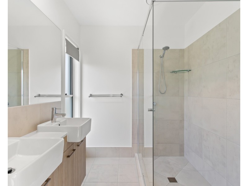 38 Ocean Place, Beachmere QLD 4510