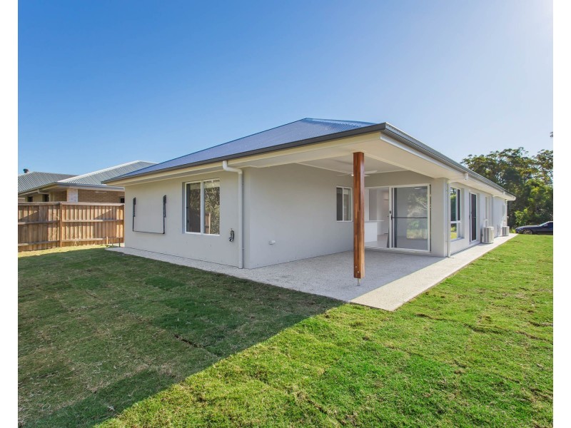 38 Ocean Place, Beachmere QLD 4510