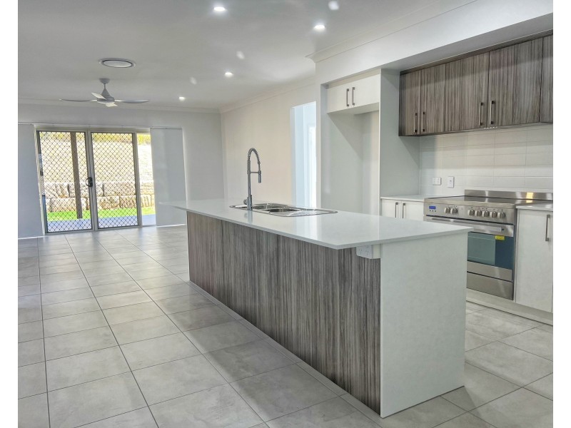 33 Woodfull Street, Dugandan QLD 4310