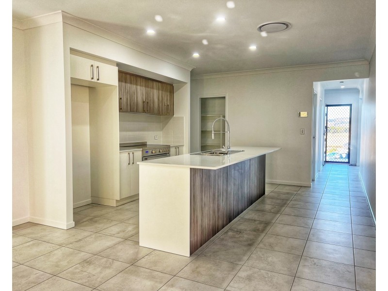 33 Woodfull Street, Dugandan QLD 4310