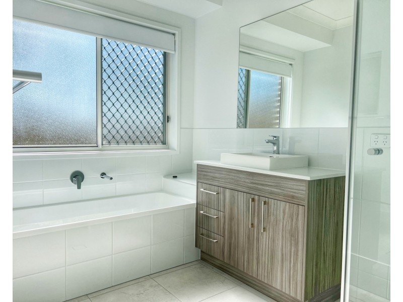 33 Woodfull Street, Dugandan QLD 4310