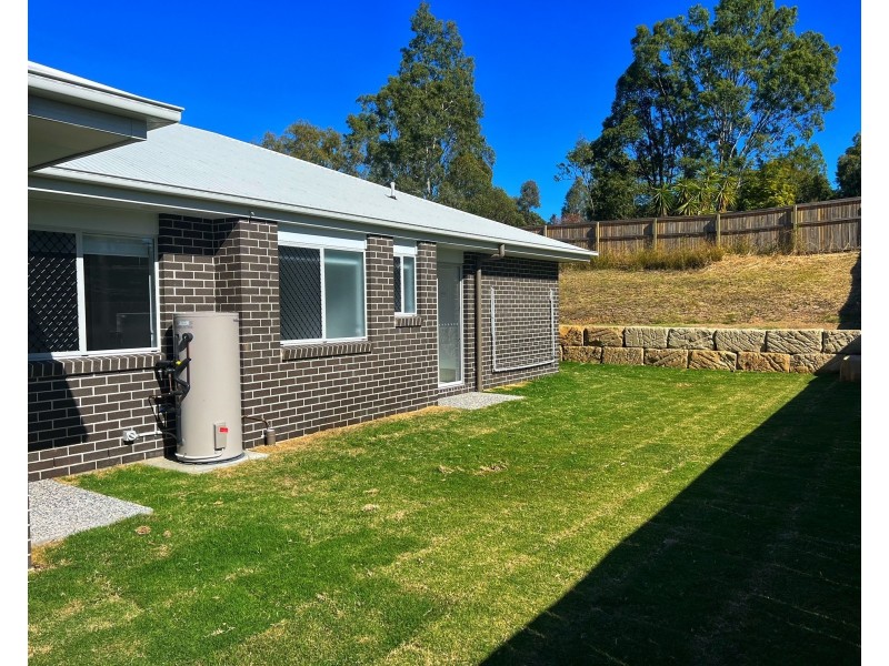 33 Woodfull Street, Dugandan QLD 4310
