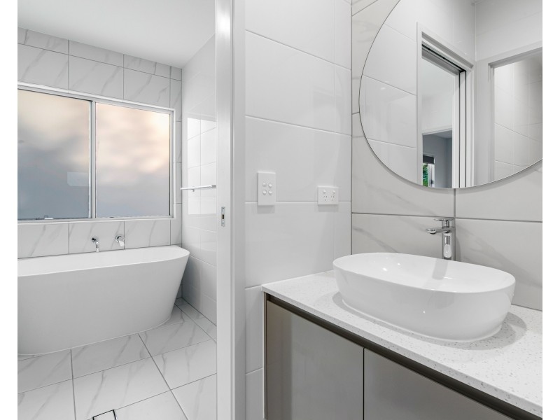 17A Blackstone Road, Eastern Heights QLD 4305