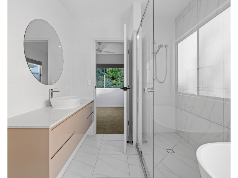17A Blackstone Road, Eastern Heights QLD 4305