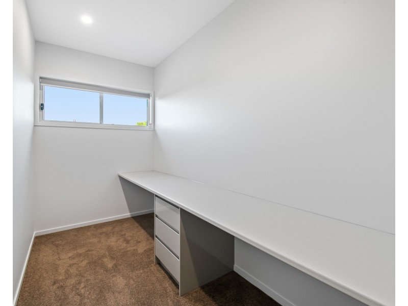 17A Blackstone Road, Eastern Heights QLD 4305