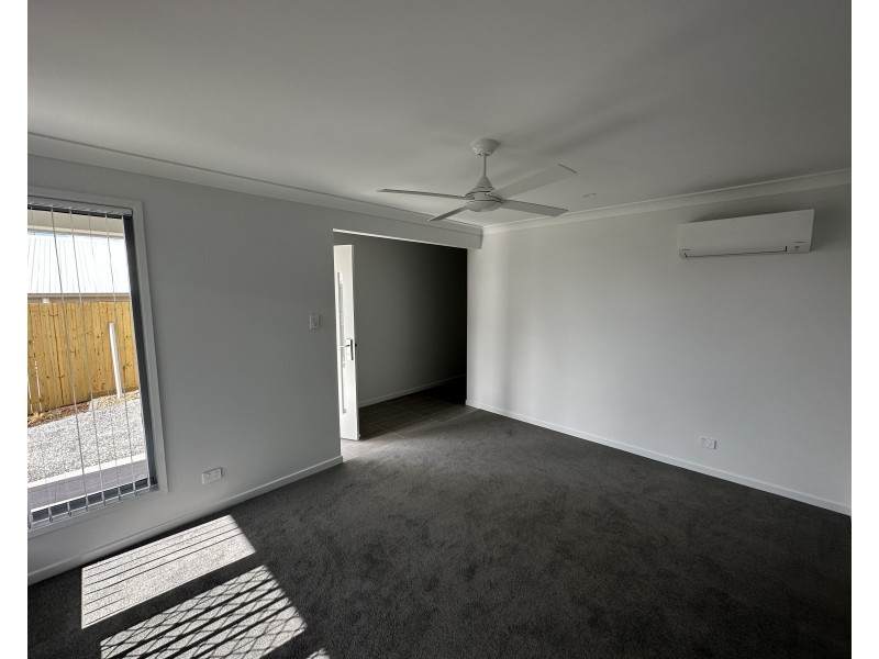 16 Edward Circuit, Deebing Heights QLD 4306