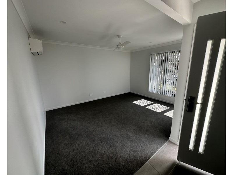 16 Edward Circuit, Deebing Heights QLD 4306