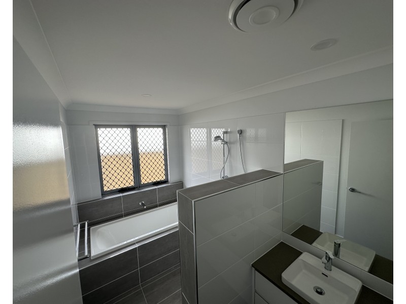 16 Edward Circuit, Deebing Heights QLD 4306