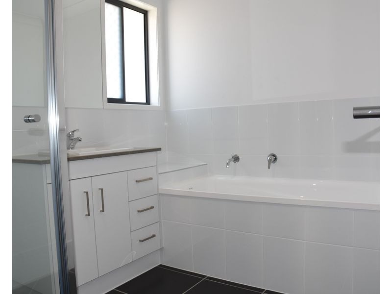 33 Crest Street, Narangba QLD 4504