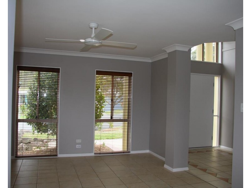 8 Dapples Court, Burleigh Heads QLD 4220