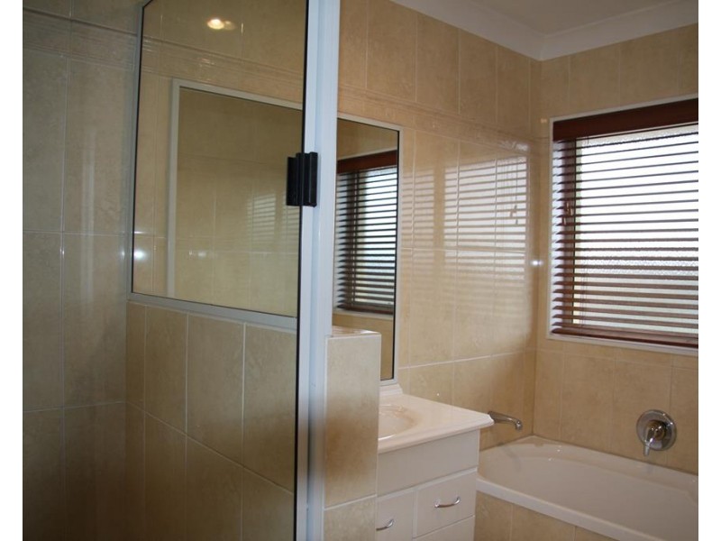 8 Dapples Court, Burleigh Heads QLD 4220