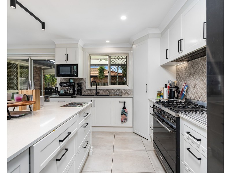 7 Cassowary Drive, Burleigh Waters QLD 4220