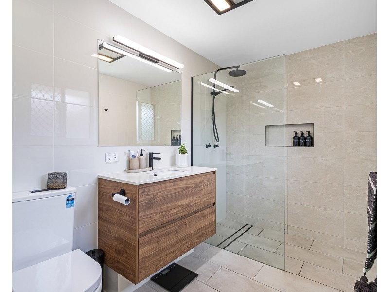 7 Cassowary Drive, Burleigh Waters QLD 4220