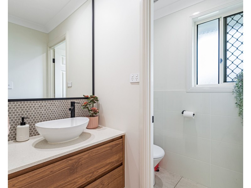 7 Cassowary Drive, Burleigh Waters QLD 4220