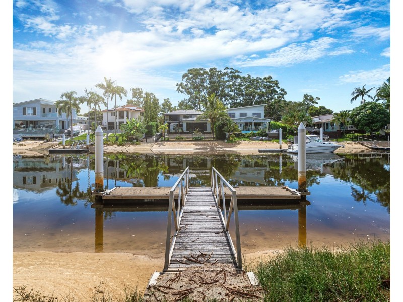 7 PARK AVENUE, Broadbeach Waters QLD 4218