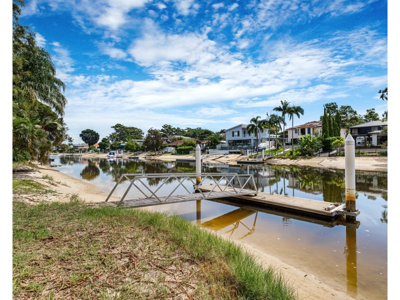 7 PARK AVENUE, Broadbeach Waters QLD 4218