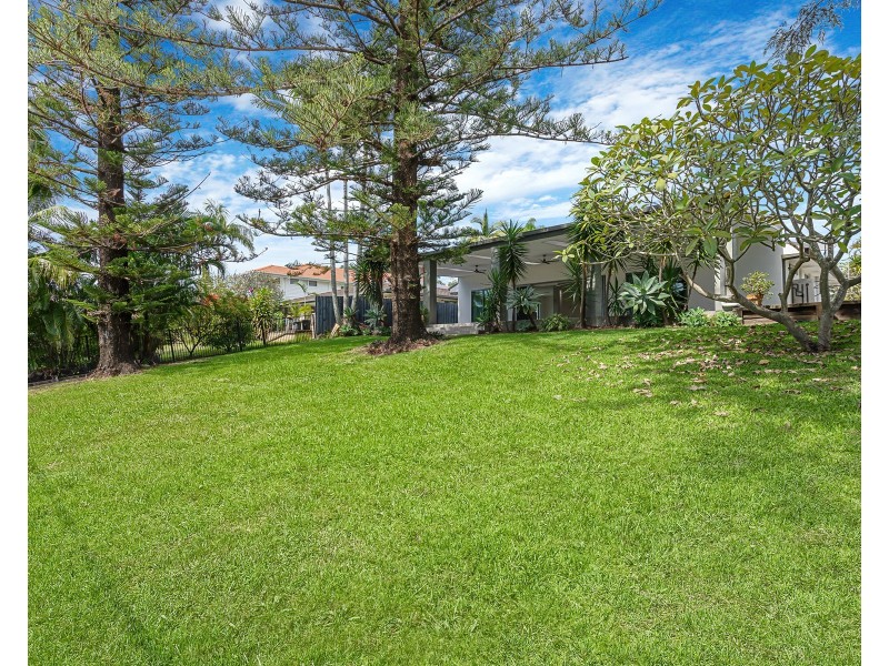 7 PARK AVENUE, Broadbeach Waters QLD 4218