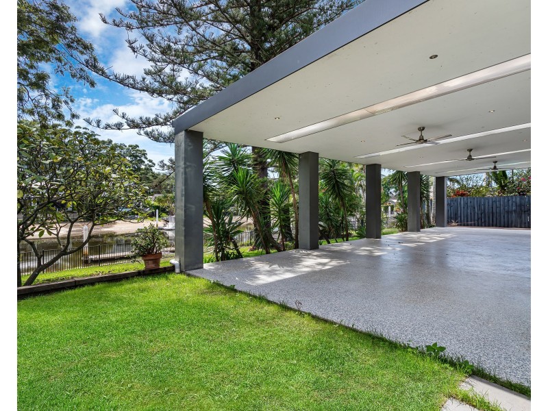 7 PARK AVENUE, Broadbeach Waters QLD 4218
