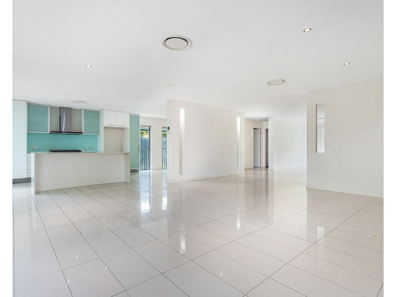 7 PARK AVENUE, Broadbeach Waters QLD 4218
